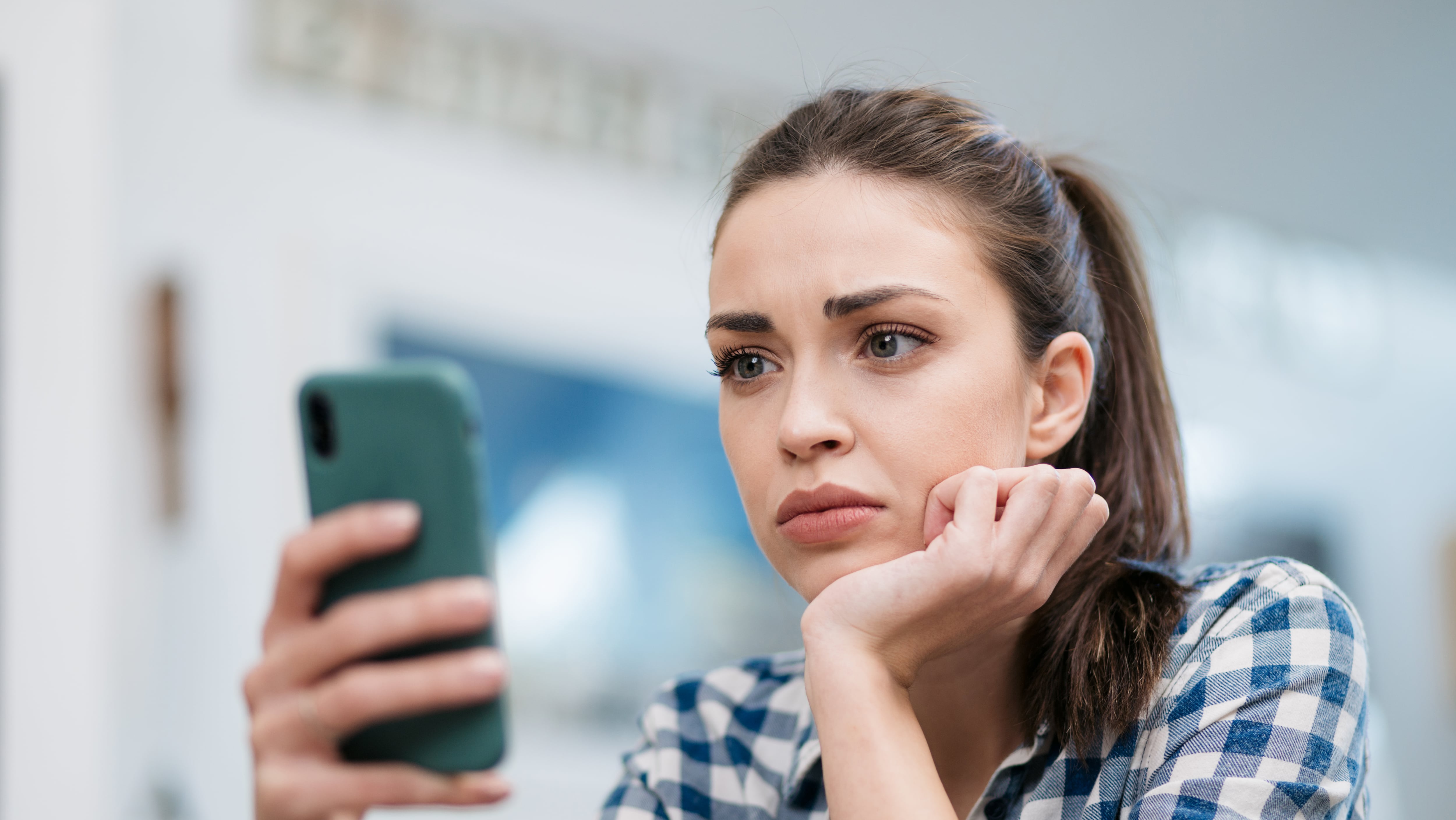 Consumers show record pessimism about auto loan approval, survey shows